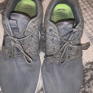 nike shoes!!💛💛💛